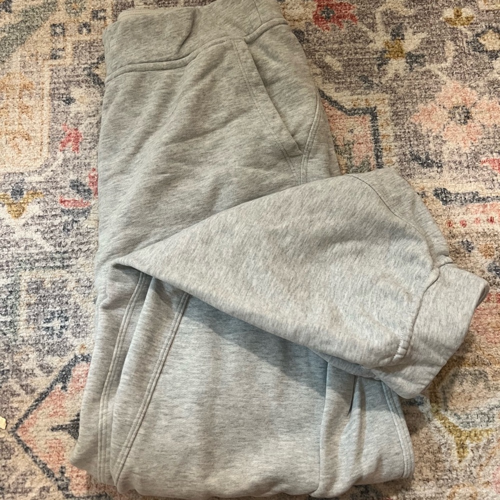 Lulu sweats